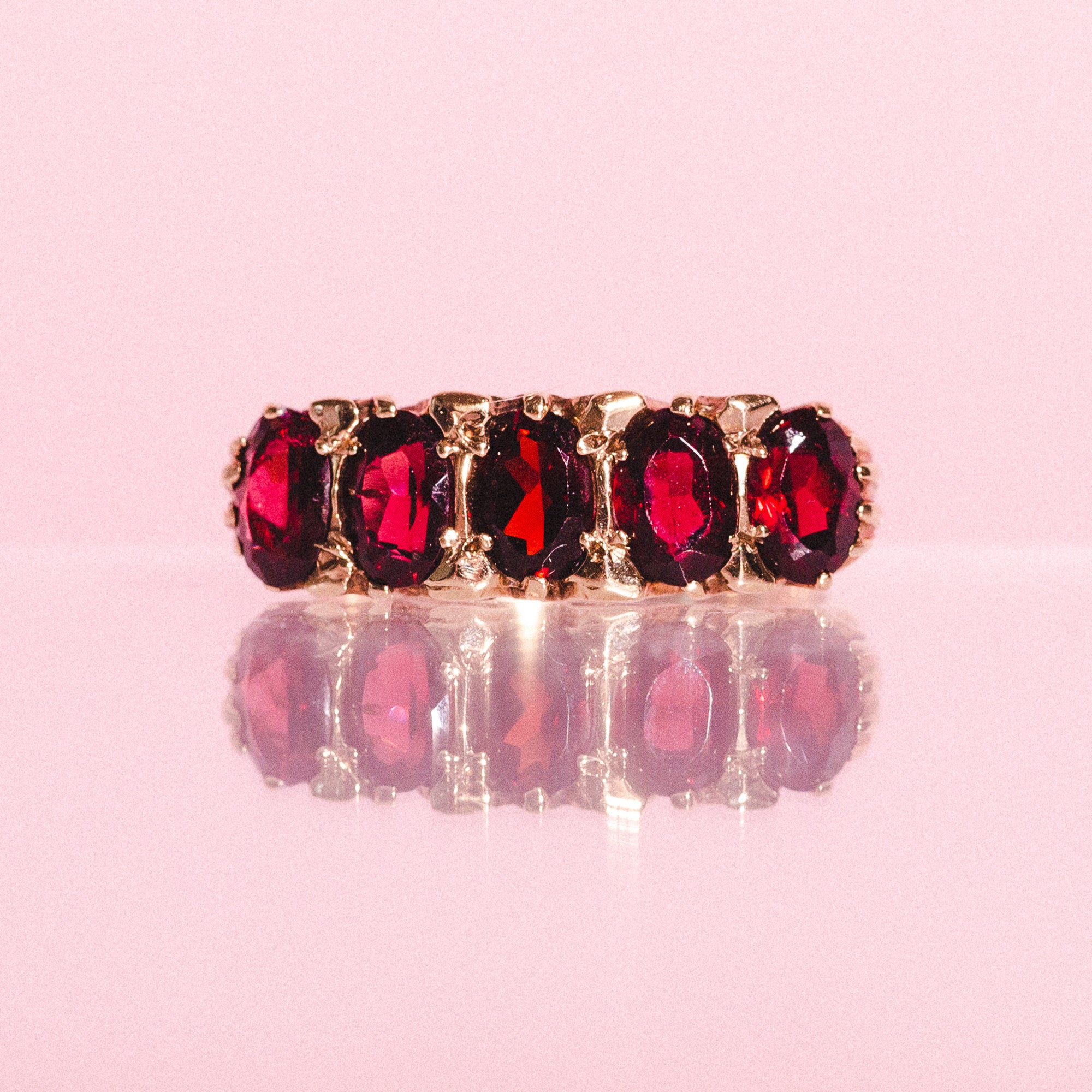 9ct gold garnet ring