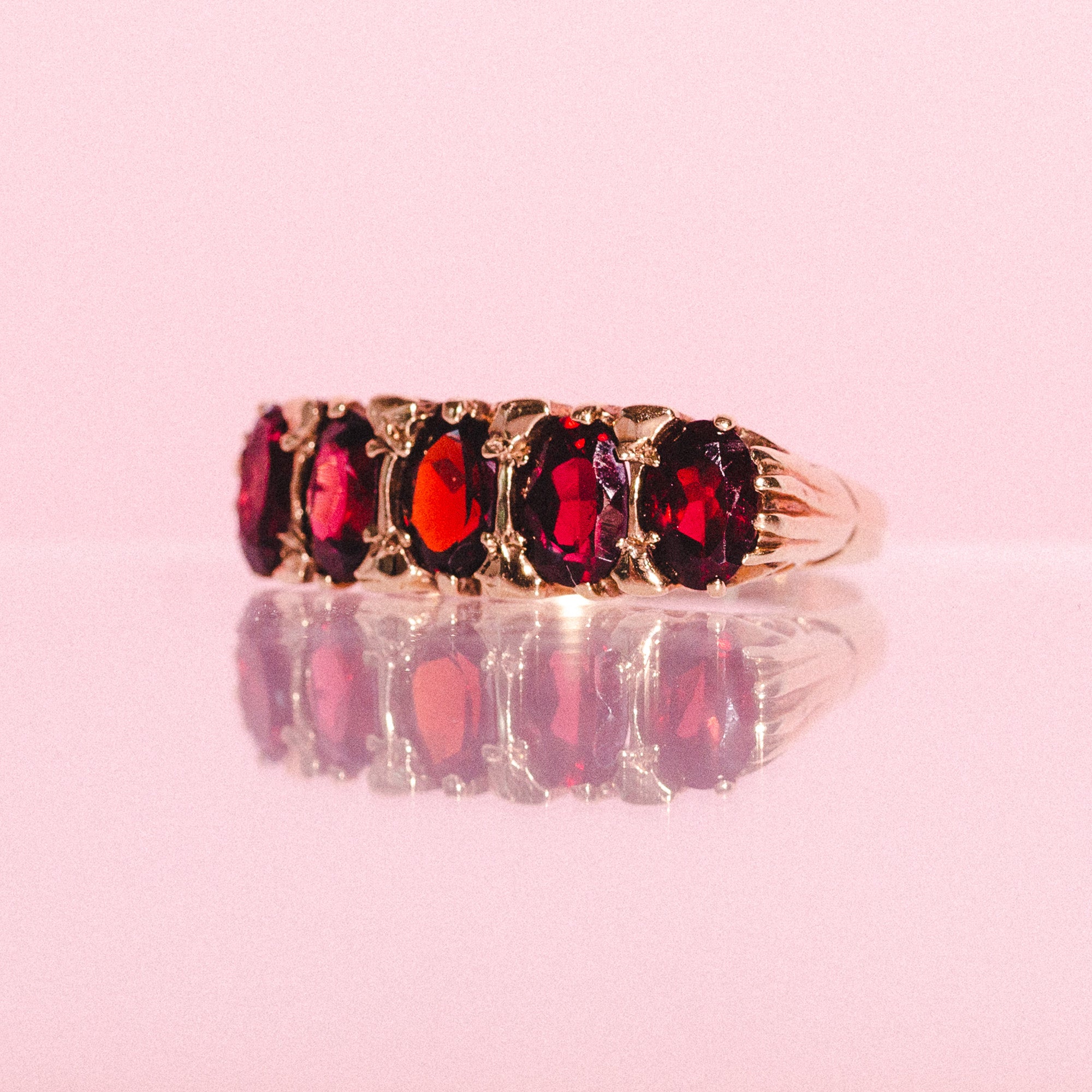 9ct gold garnet ring