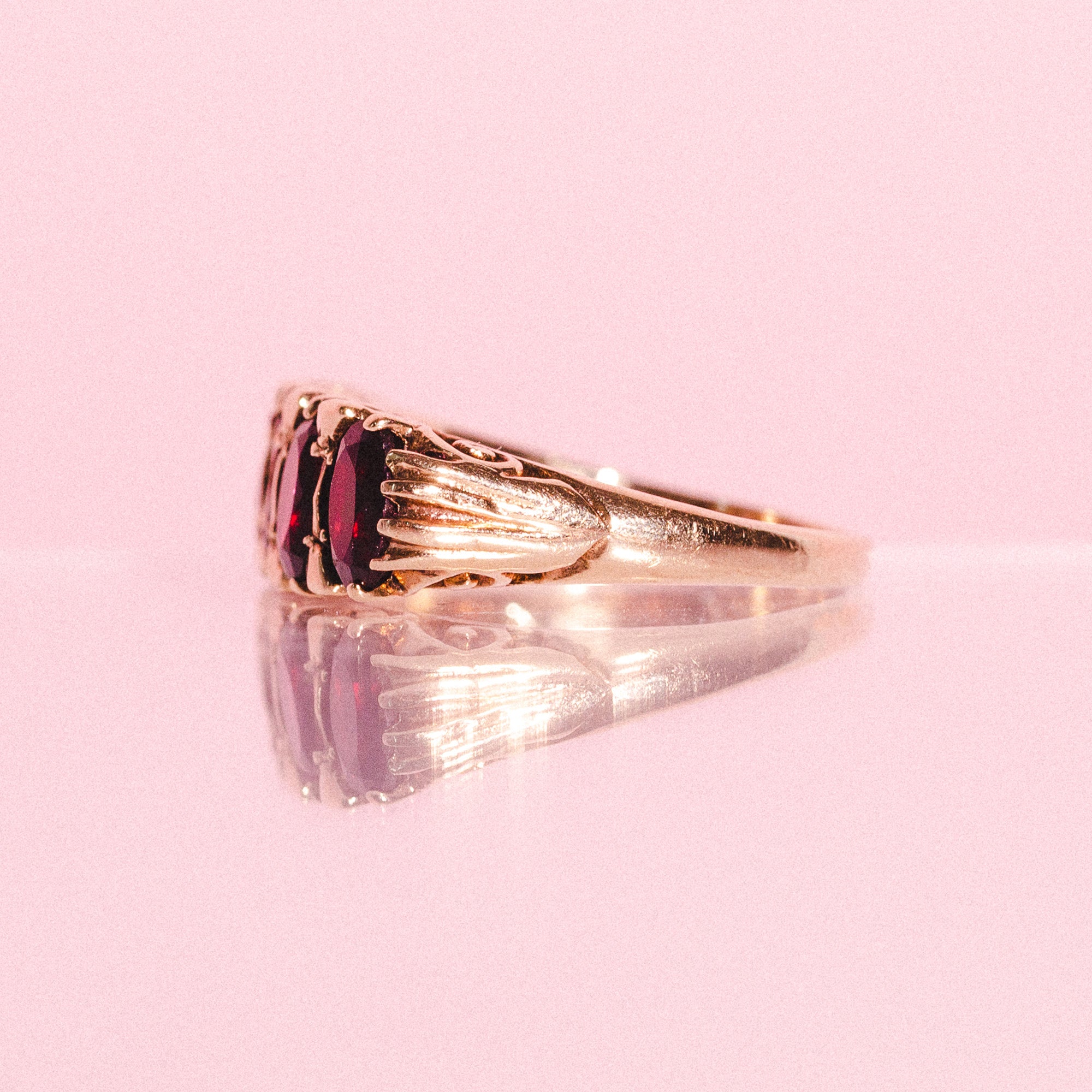 9ct gold garnet ring