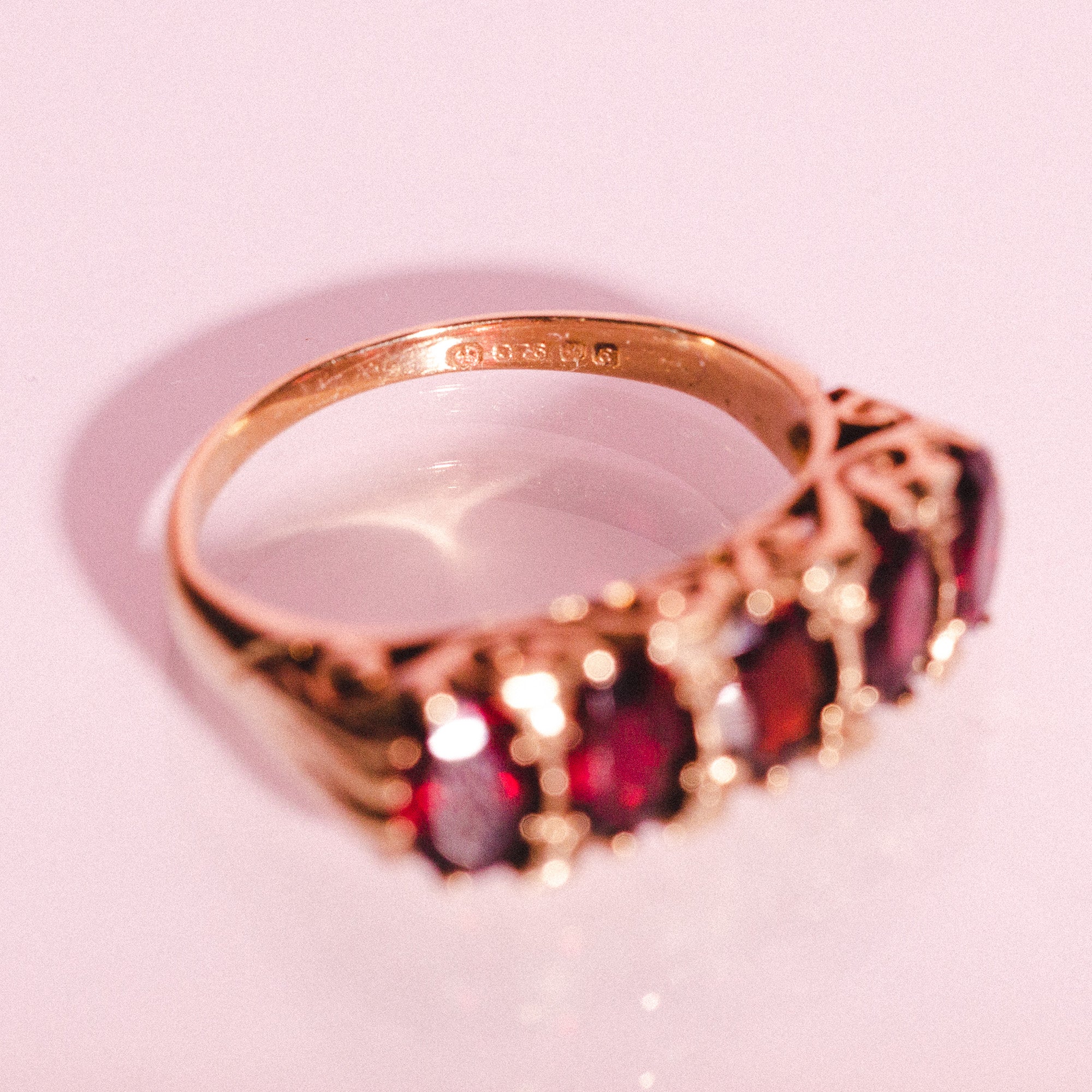 9ct gold garnet ring