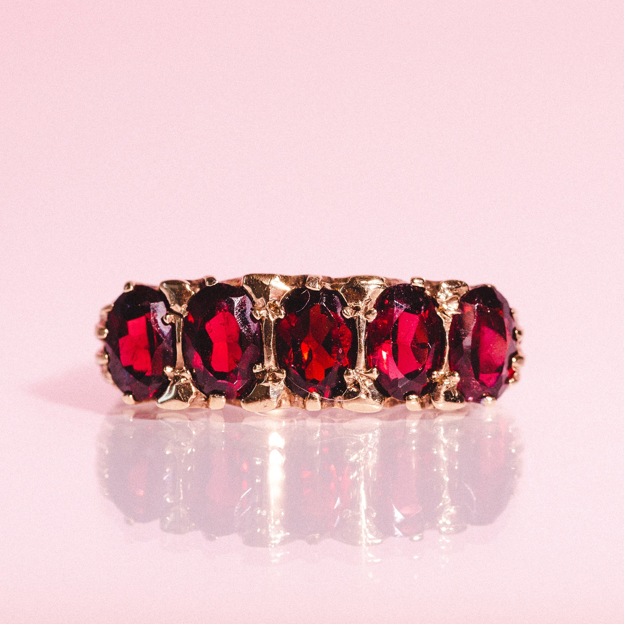 9ct gold garnet ring