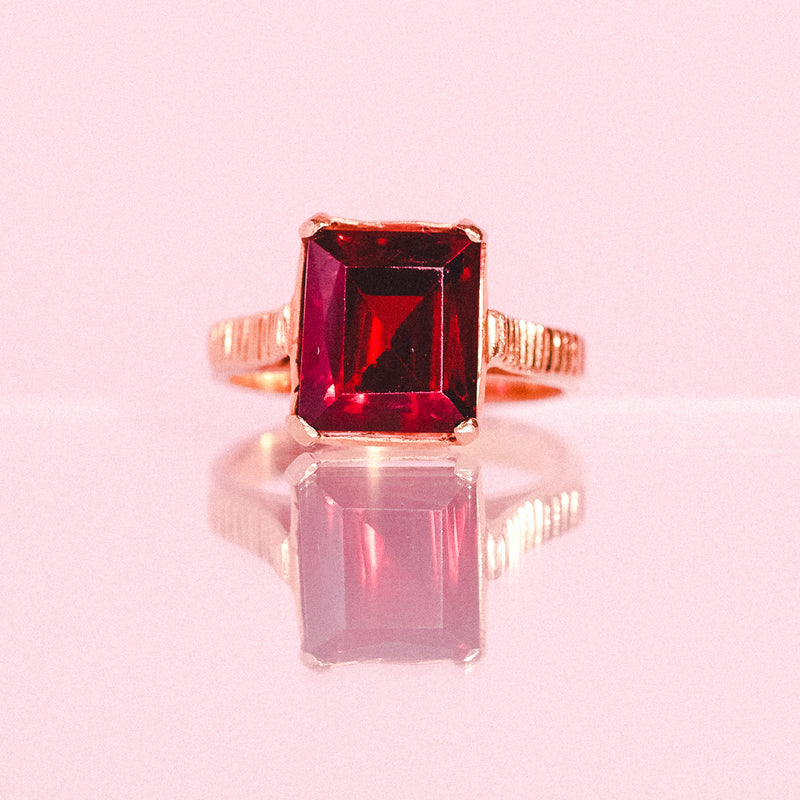 18ct gold ring set with a single garnet