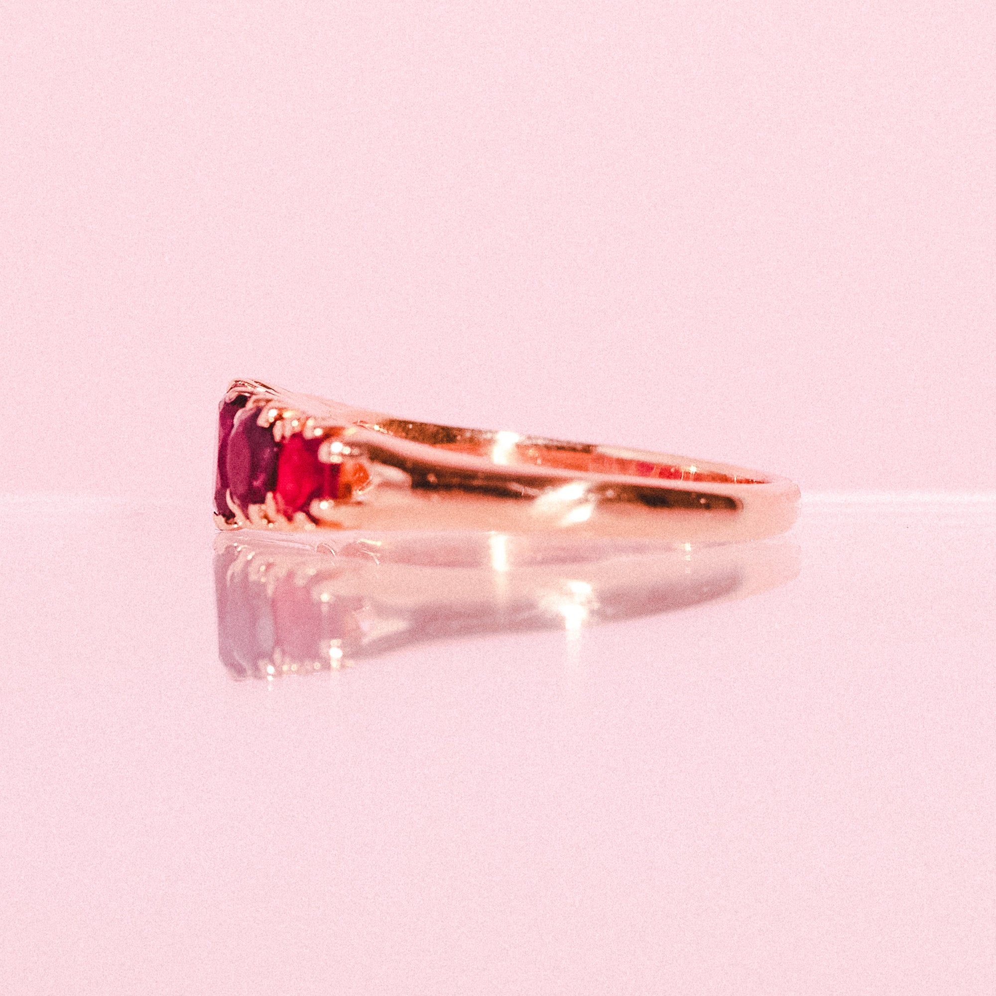 14ct gold ring set with five garnets