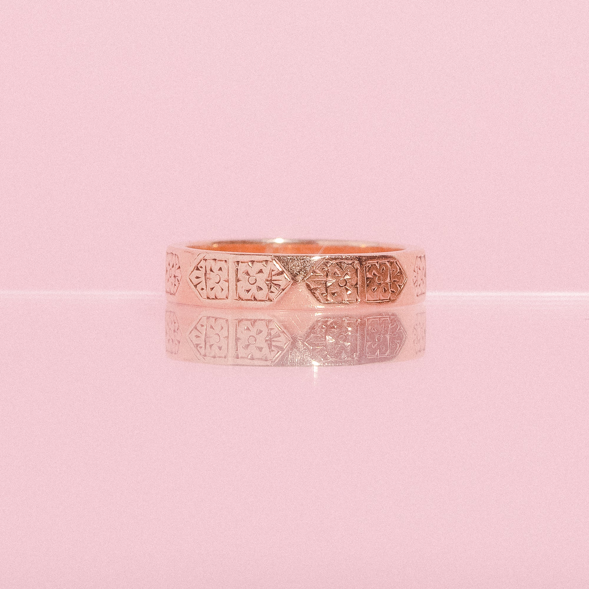 9ct gold patterned ring