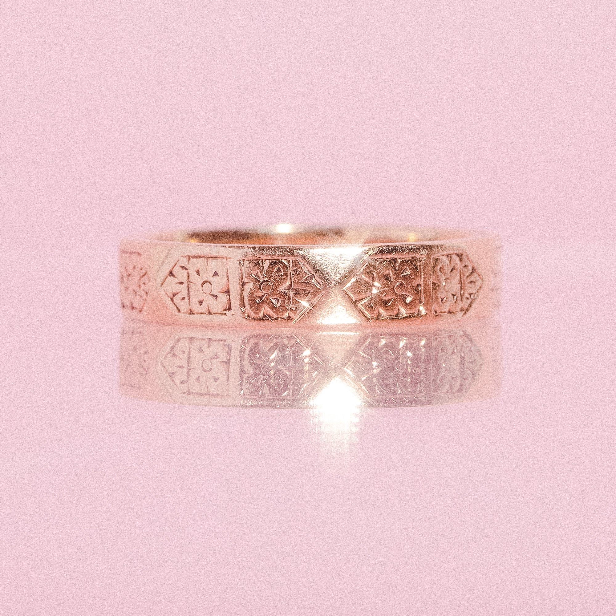 9ct gold patterned ring