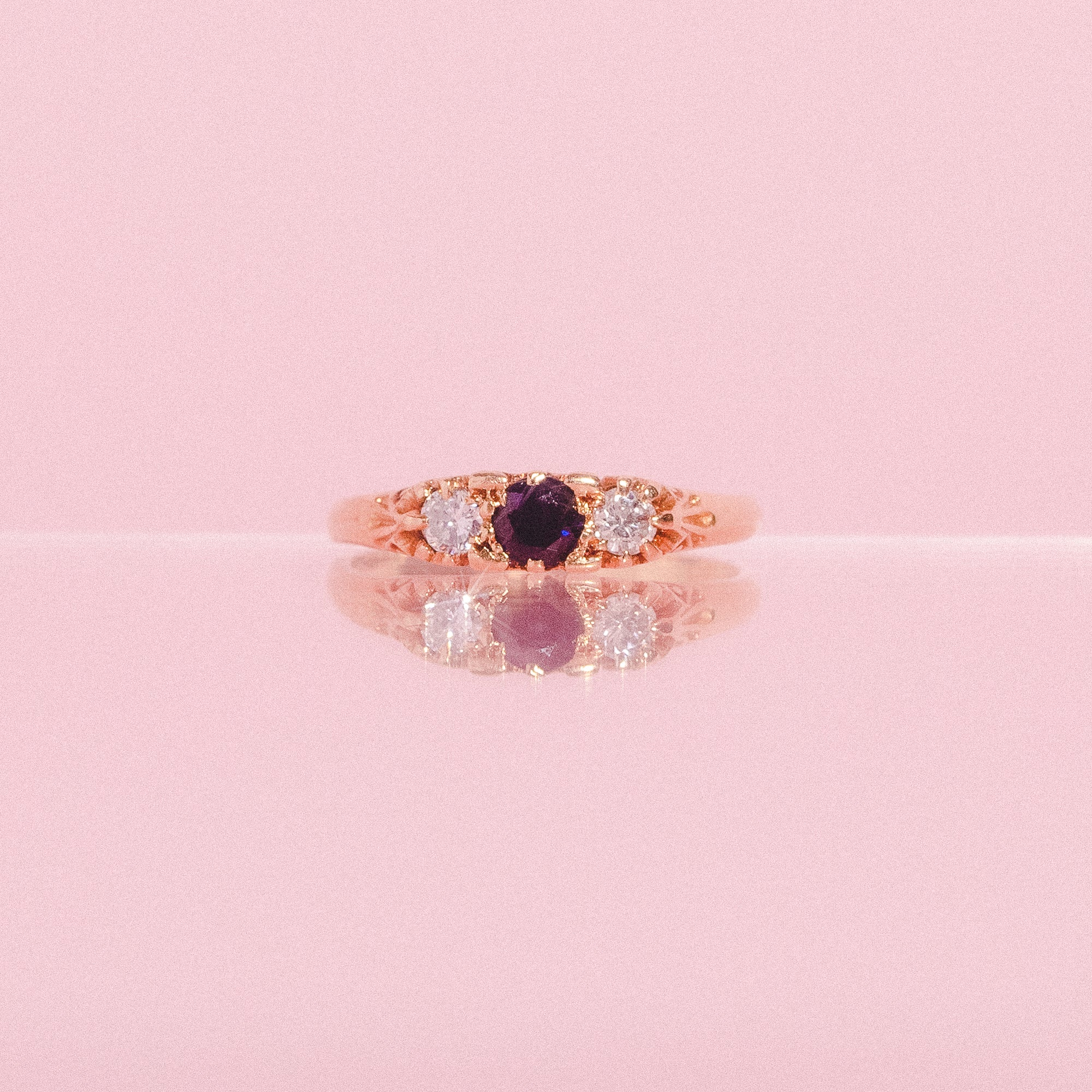 18ct gold ring set with sapphires and diamonds