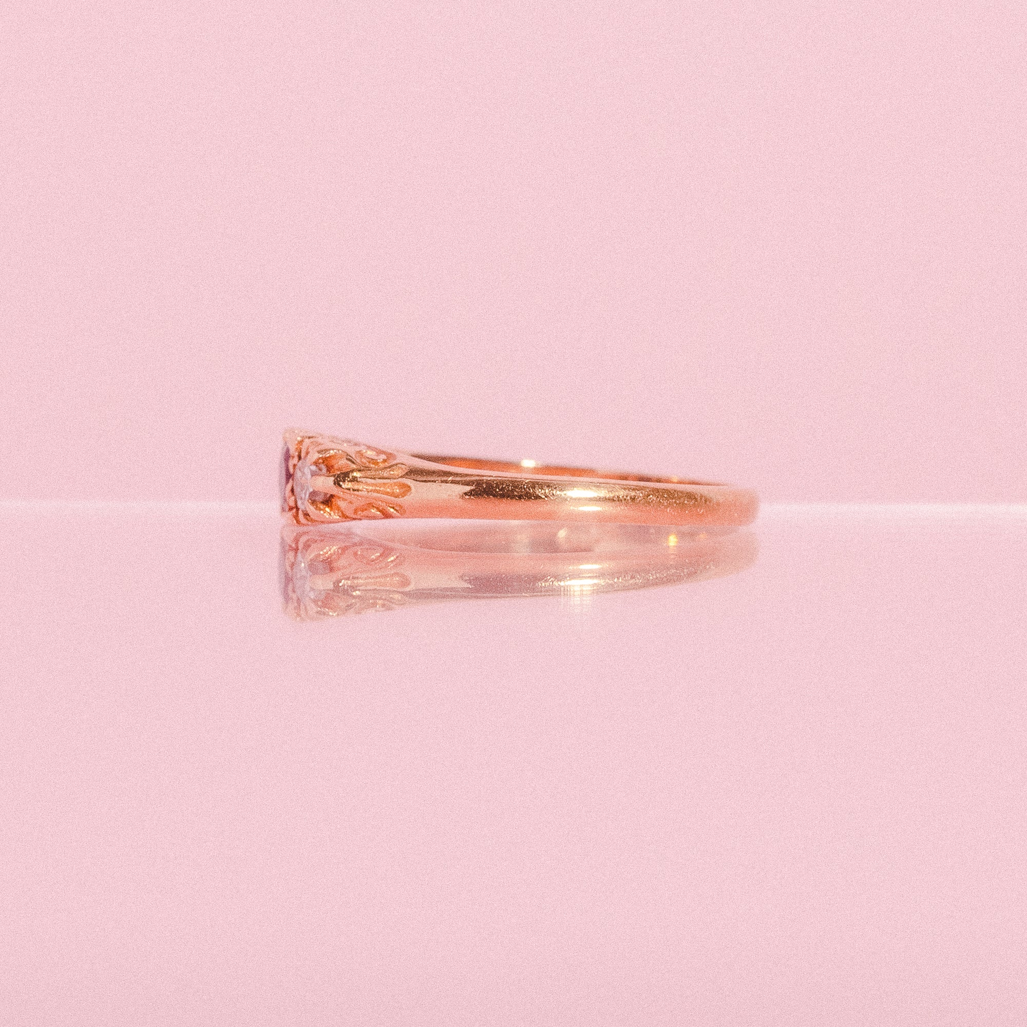18ct gold ring set with sapphires and diamonds