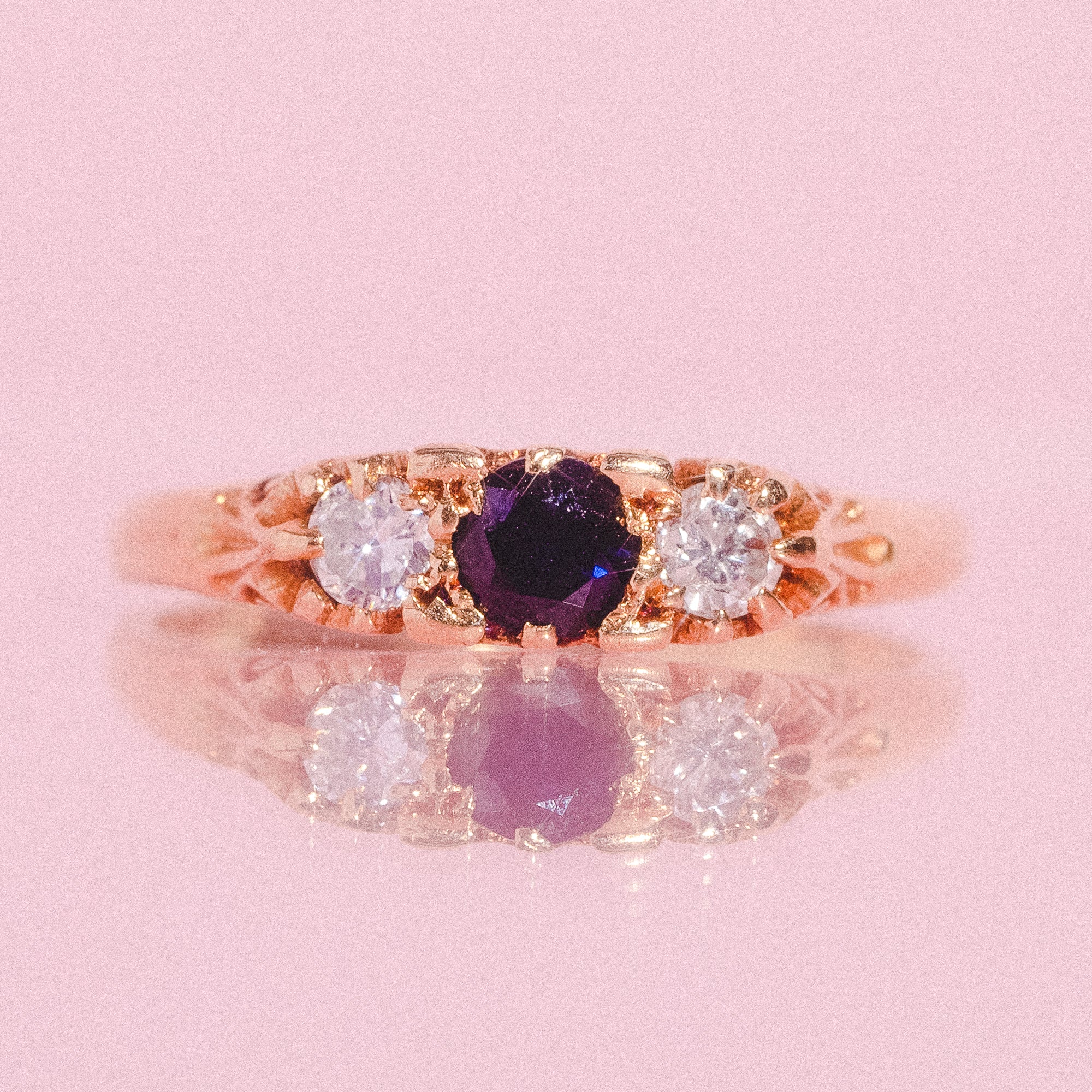 18ct gold ring set with sapphires and diamonds