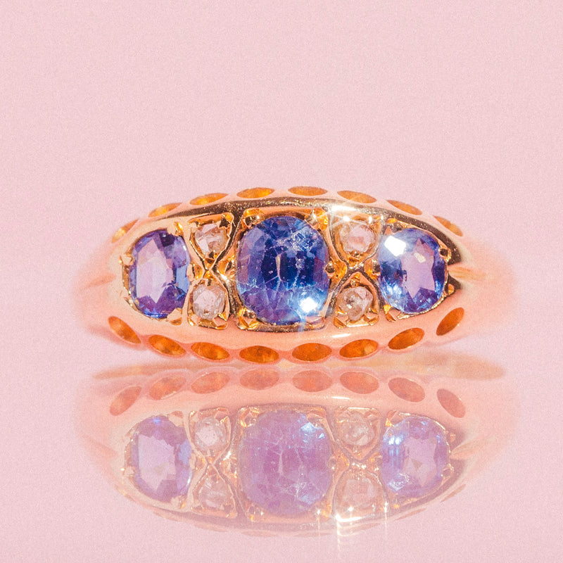 18ct gold antique ring set with sapphires and diamonds