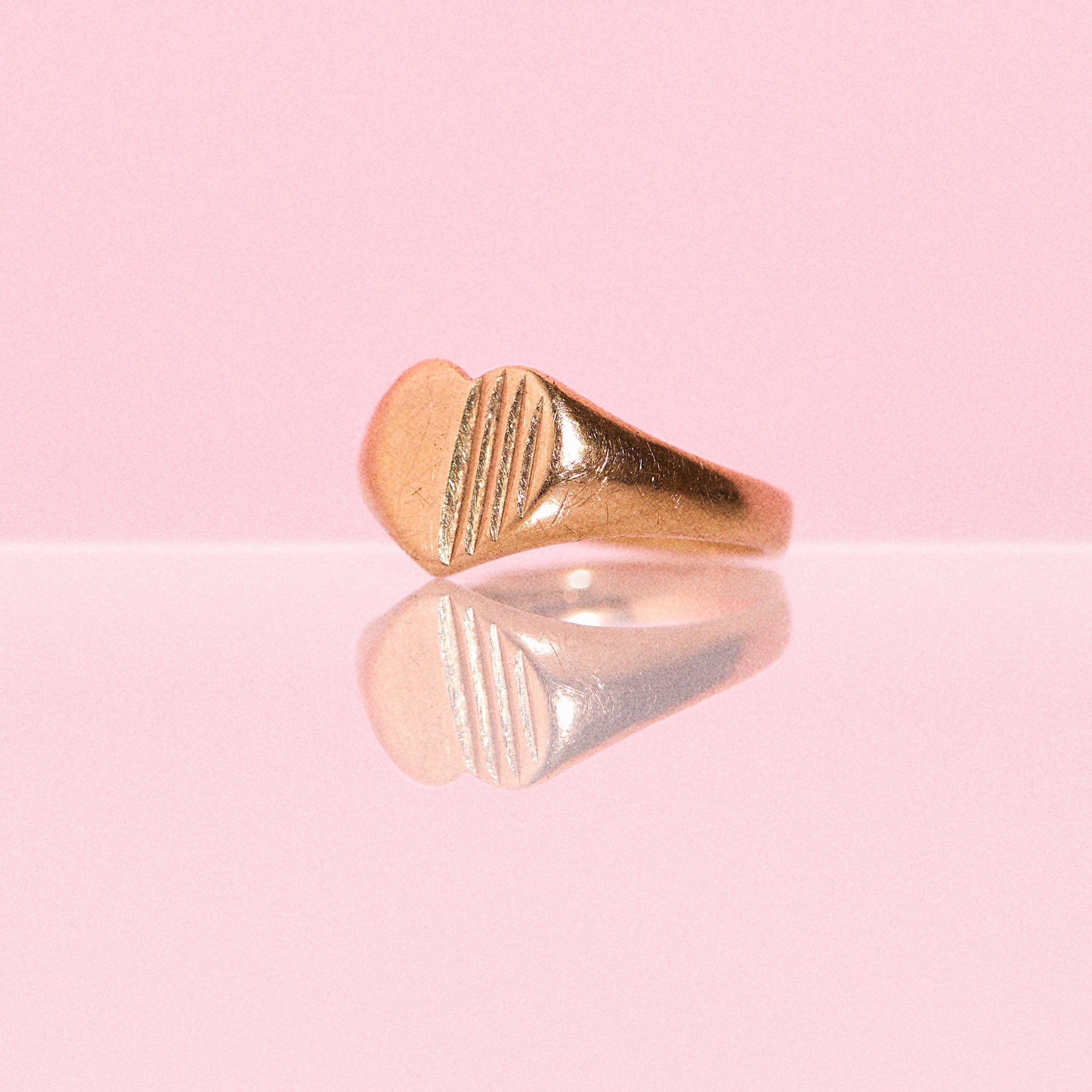 9ct gold heart shaped ring