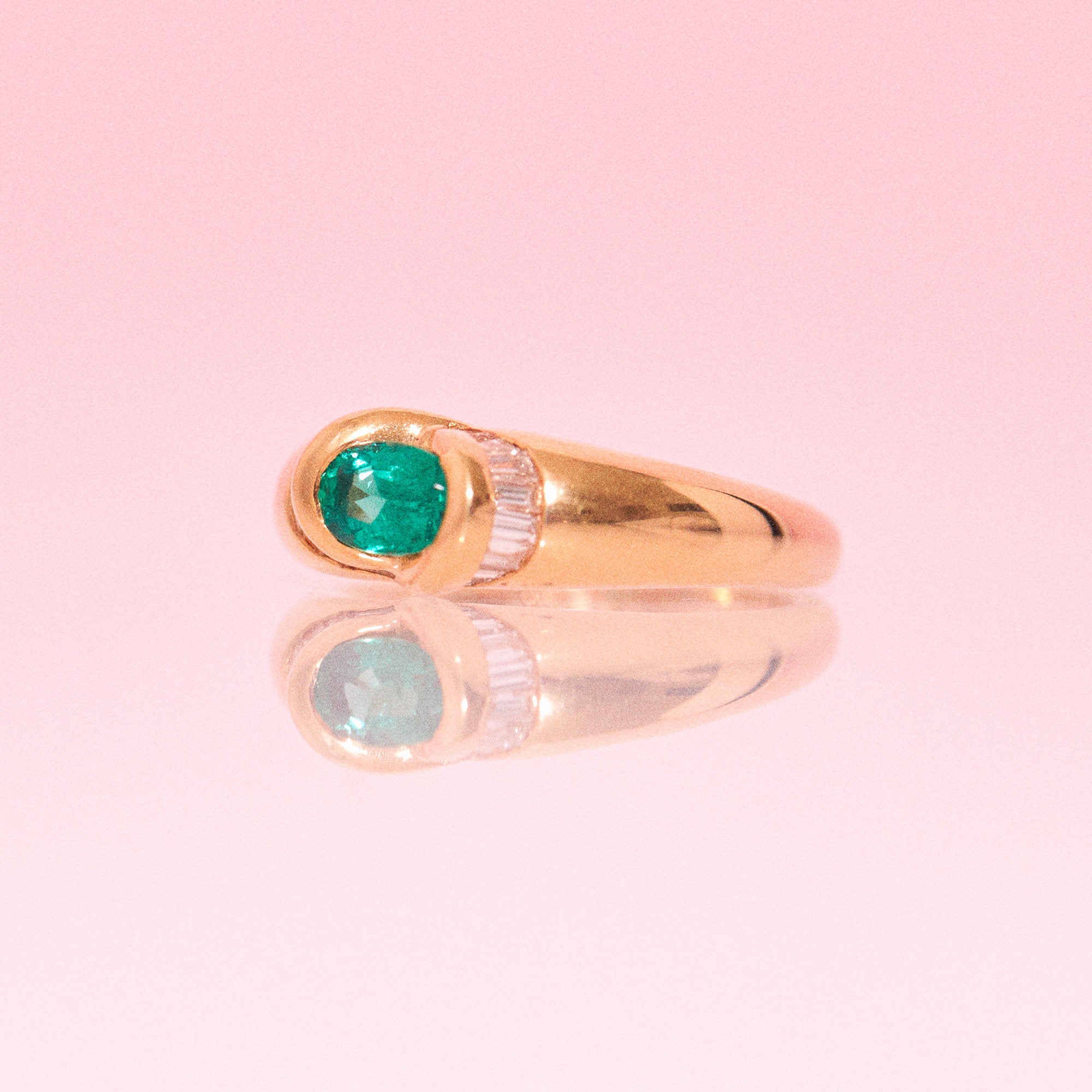 18ct gold ring set with a Colombian emerald and diamonds