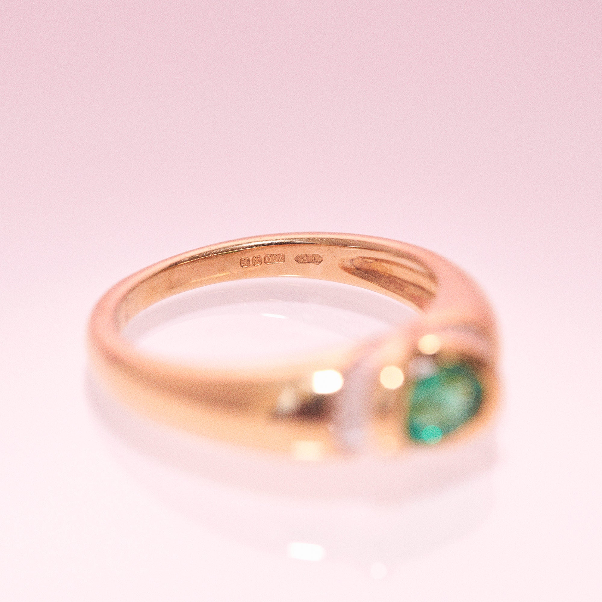 18ct gold ring set with a Colombian emerald and diamonds