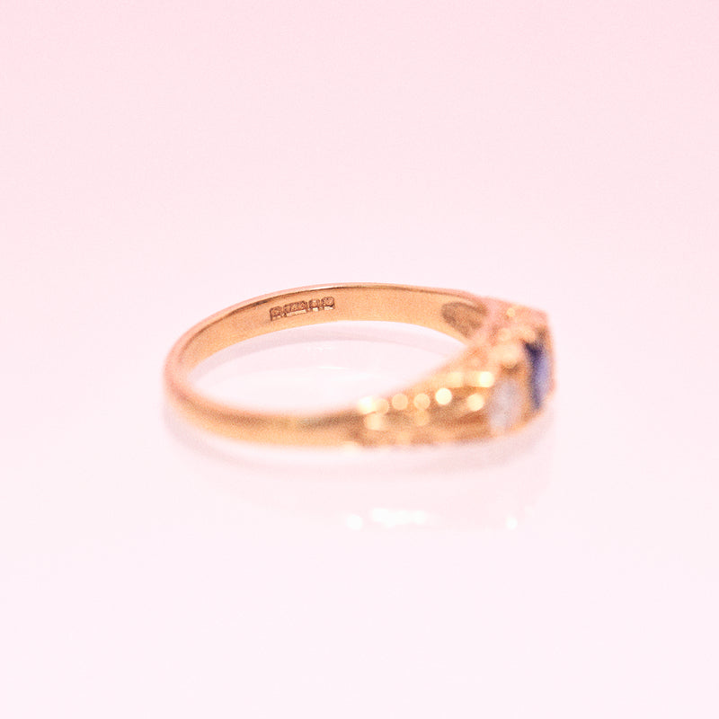 9ct gold ring set with a sapphire and diamonds