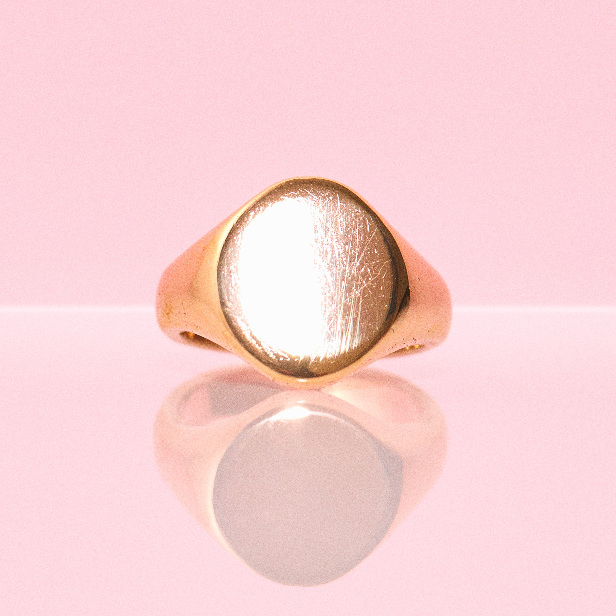 9ct gold circular signet ring