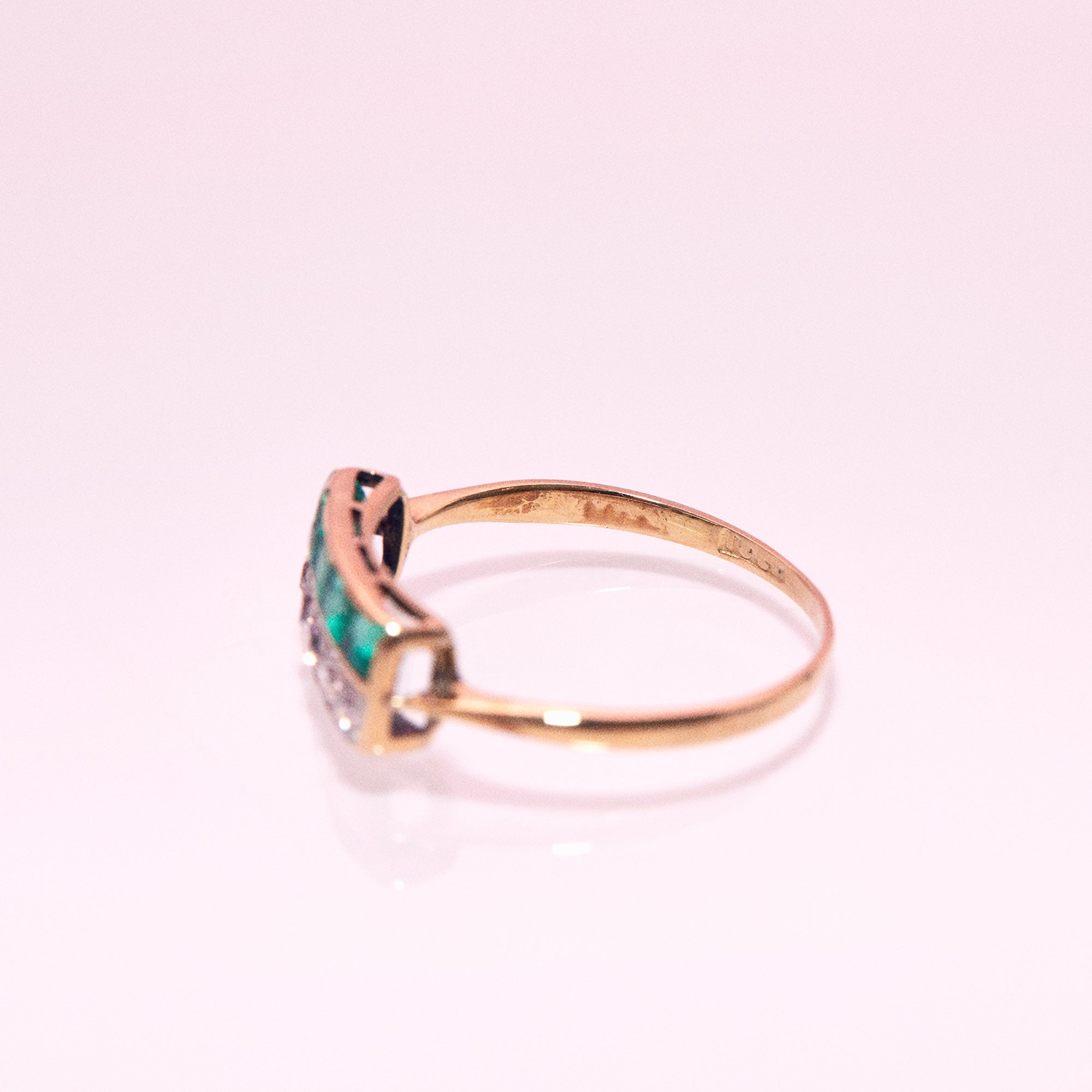 18ct gold ring set with emeralds and diamonds