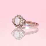 18ct gold ring set with an opal and diamonds