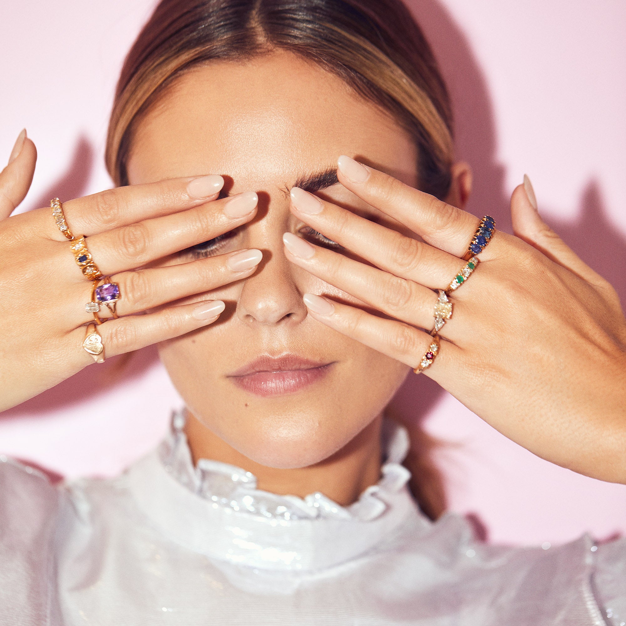 18ct gold ring set with sapphires