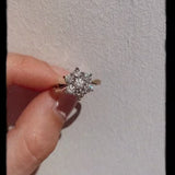 9ct gold ring set with a diamond daisy