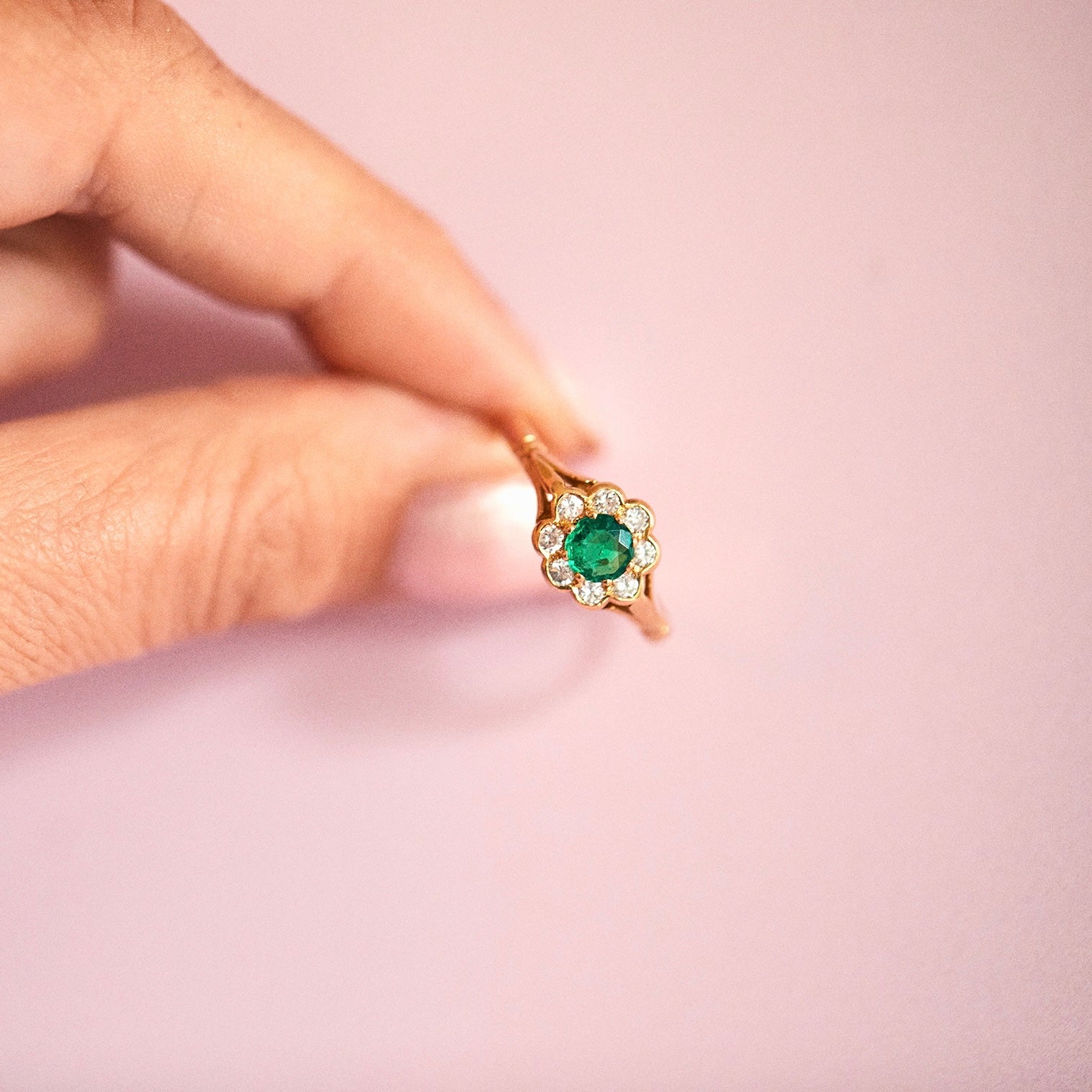 18ct gold ring set with an emerald and diamonds