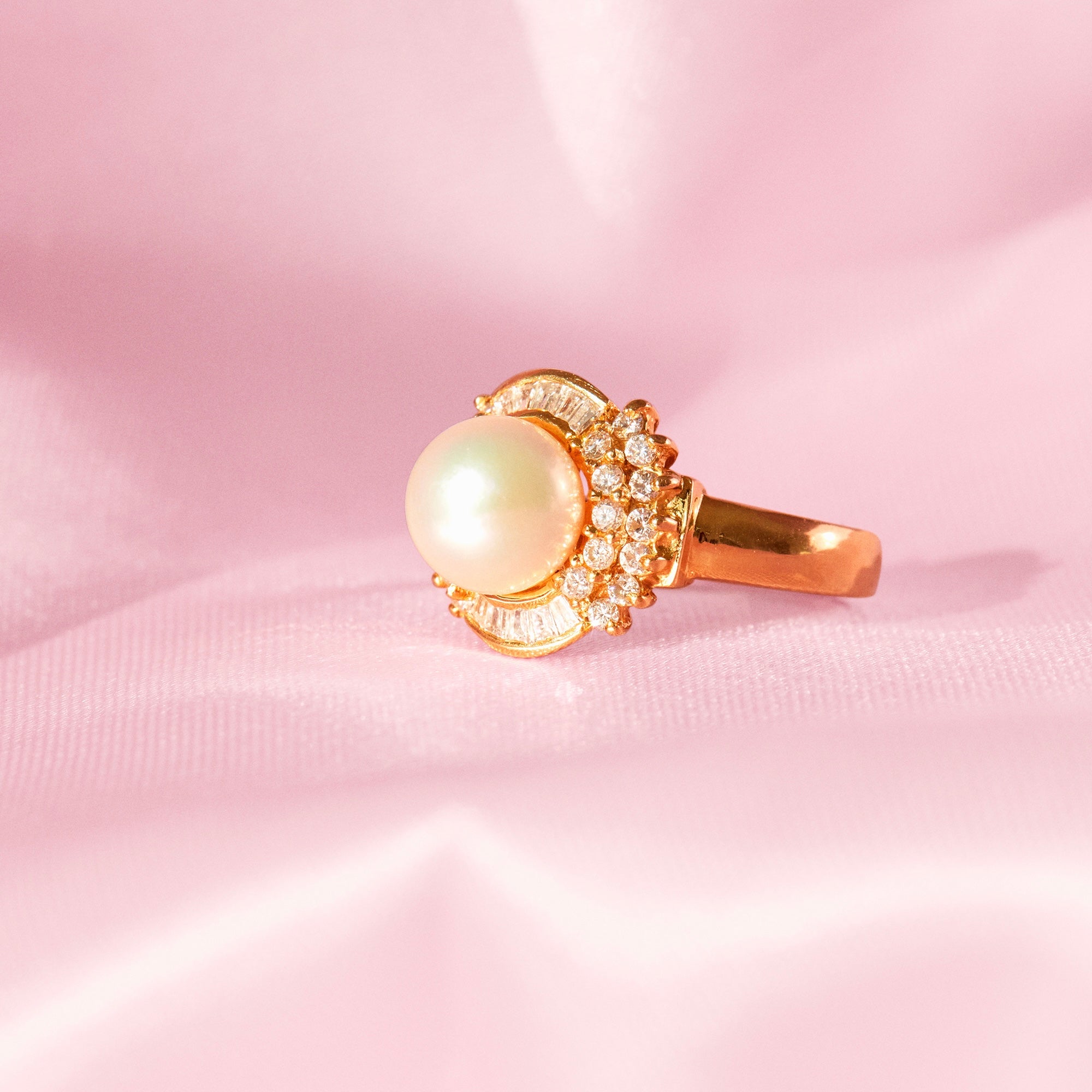 18ct gold pearl and diamond ring