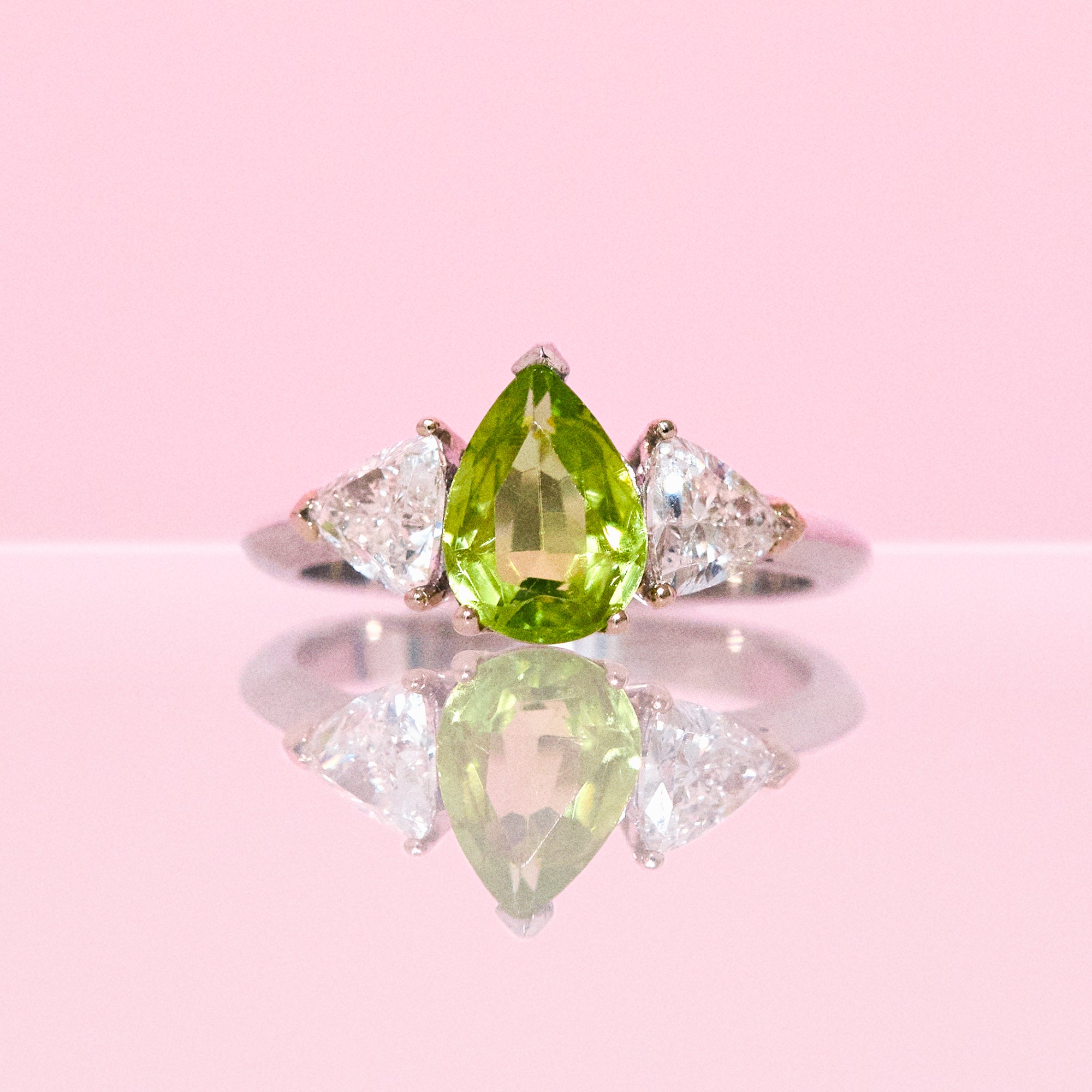 18ct white gold pear shaped peridot diamond ring