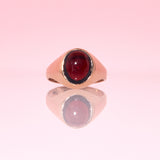 9ct gold ring with a garnet
