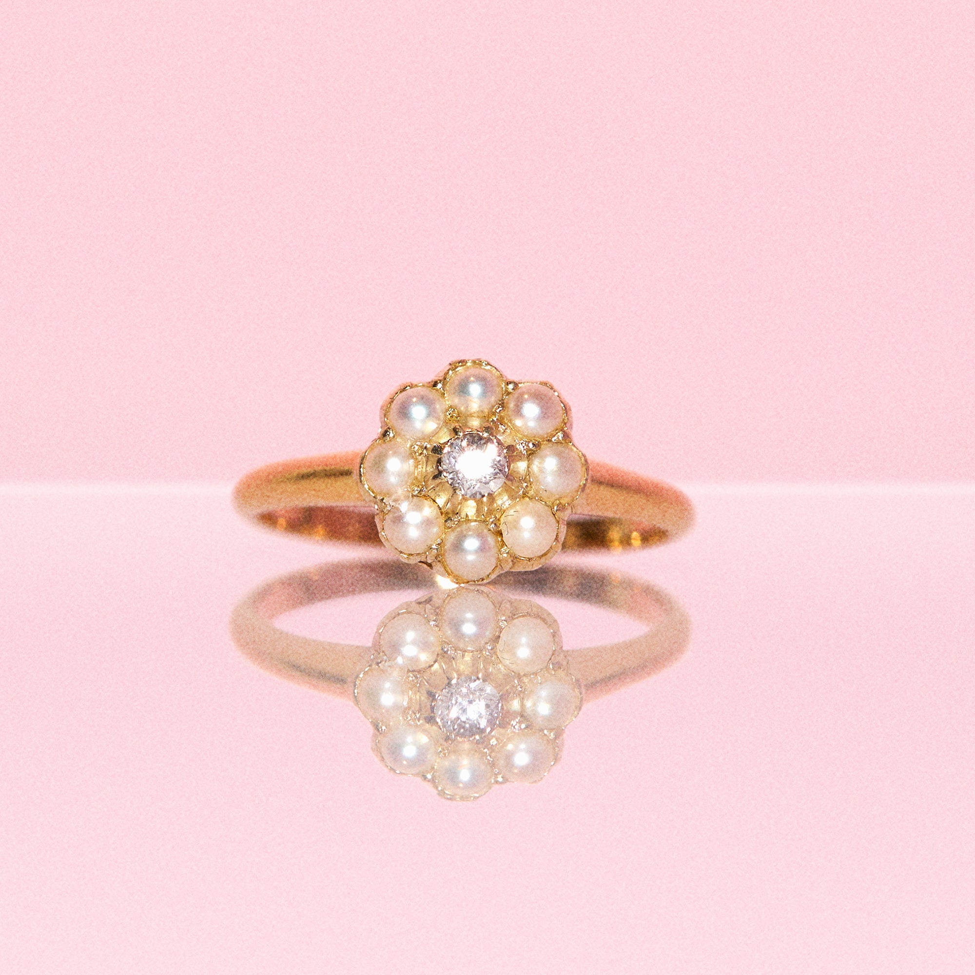 18ct gold ring set with pearls and a diamond