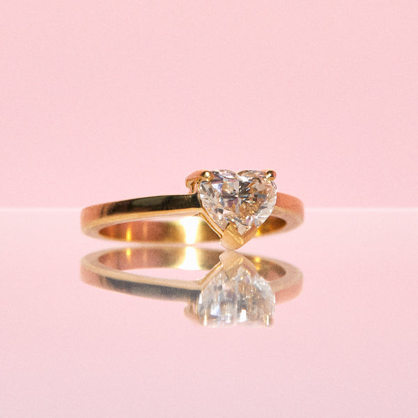 18ct gold ring set with a 1.07ct heart shaped diamond