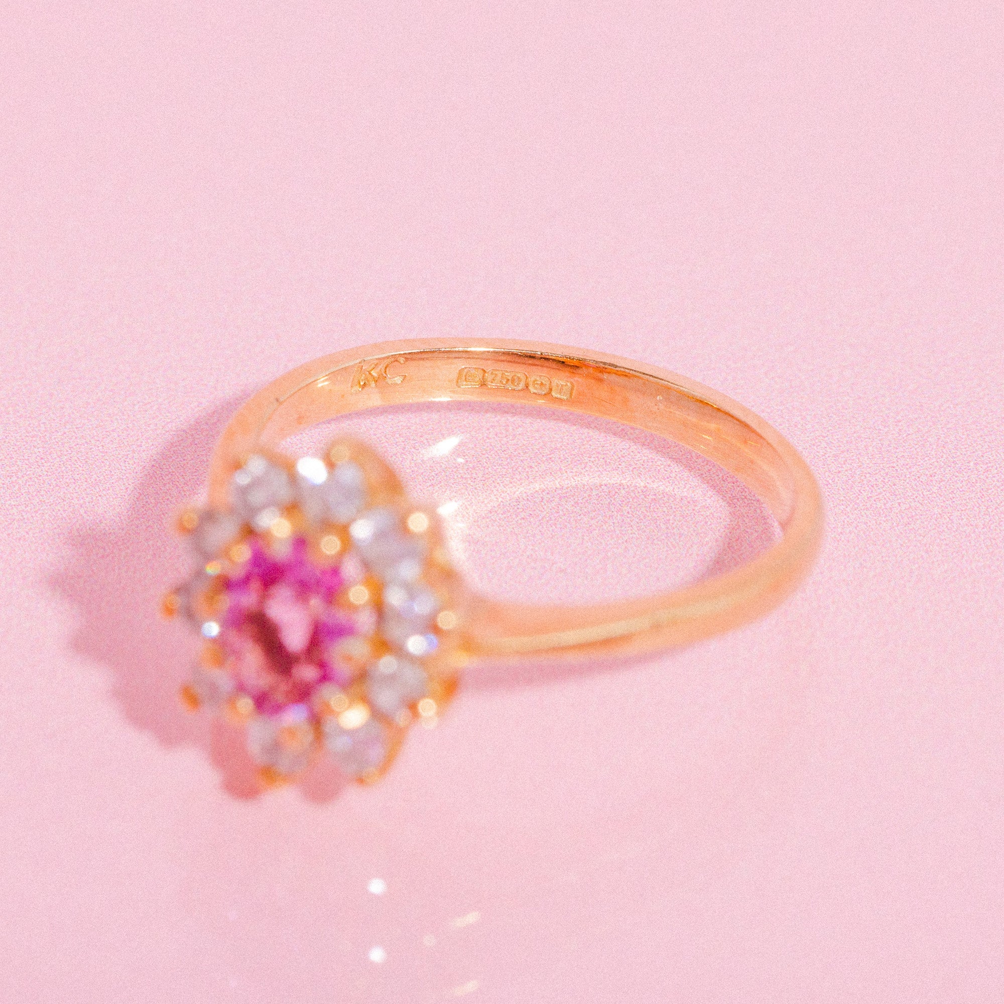 18ct gold ring set with a pink sapphire and diamonds