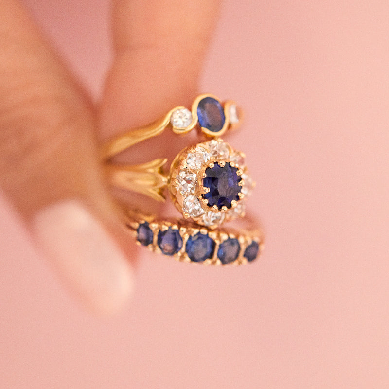 18ct gold ring set with sapphires