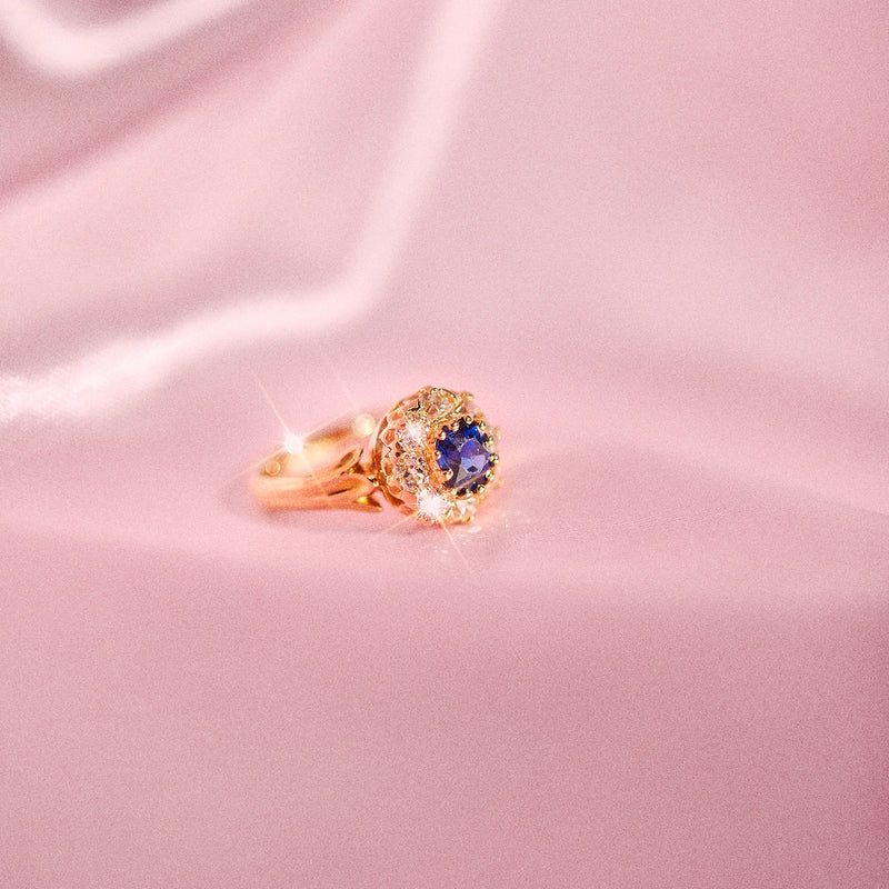 18ct gold ring set with a sapphire and diamonds