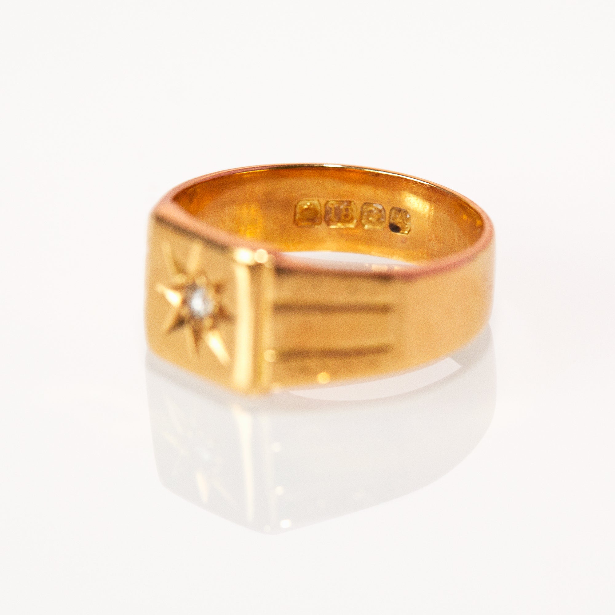 18ct gold diamond gypsy carved ring from 1925