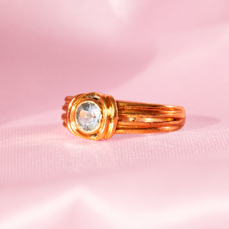 18ct gold ring set with an aquamarine