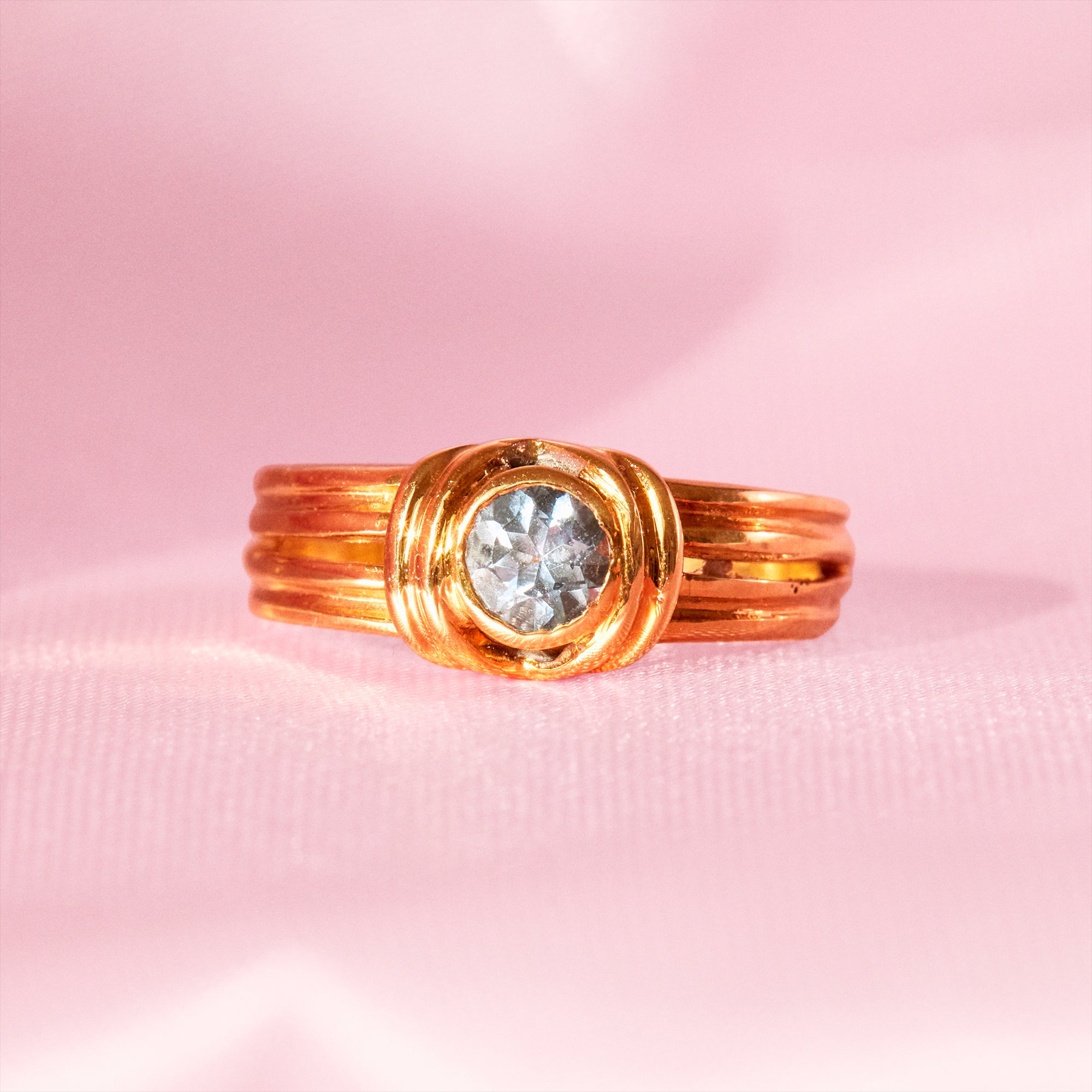 18ct gold ring set with an aquamarine