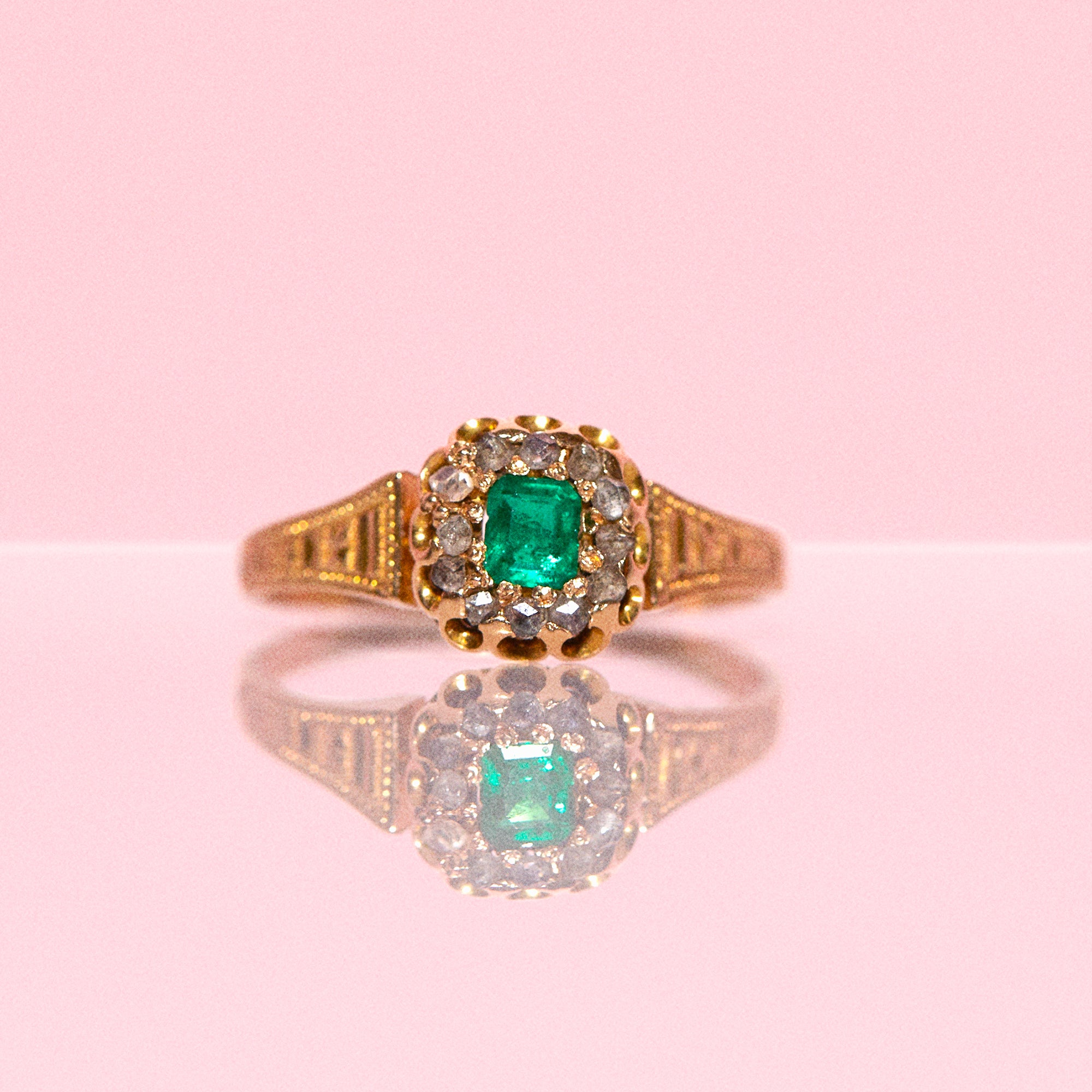 18ct gold ring set with an emerald and diamonds