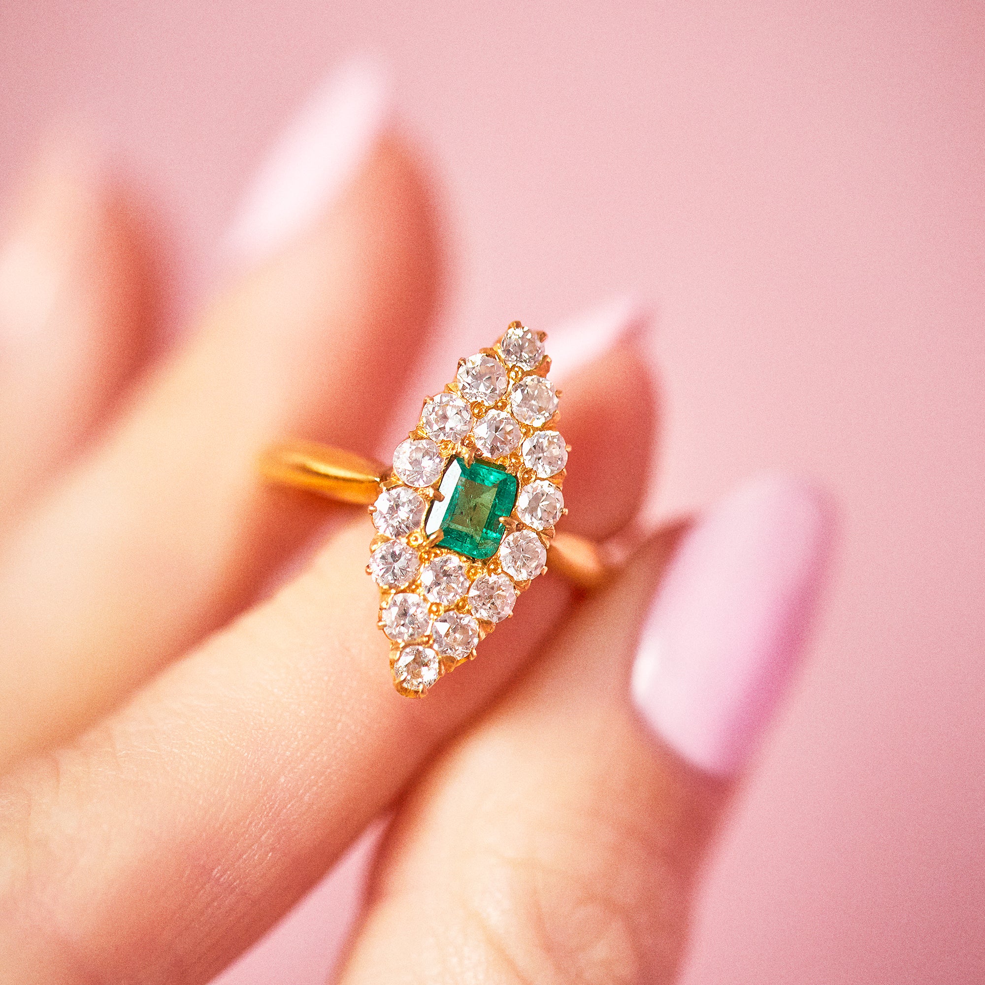 18ct gold ring set with an emerald and diamonds