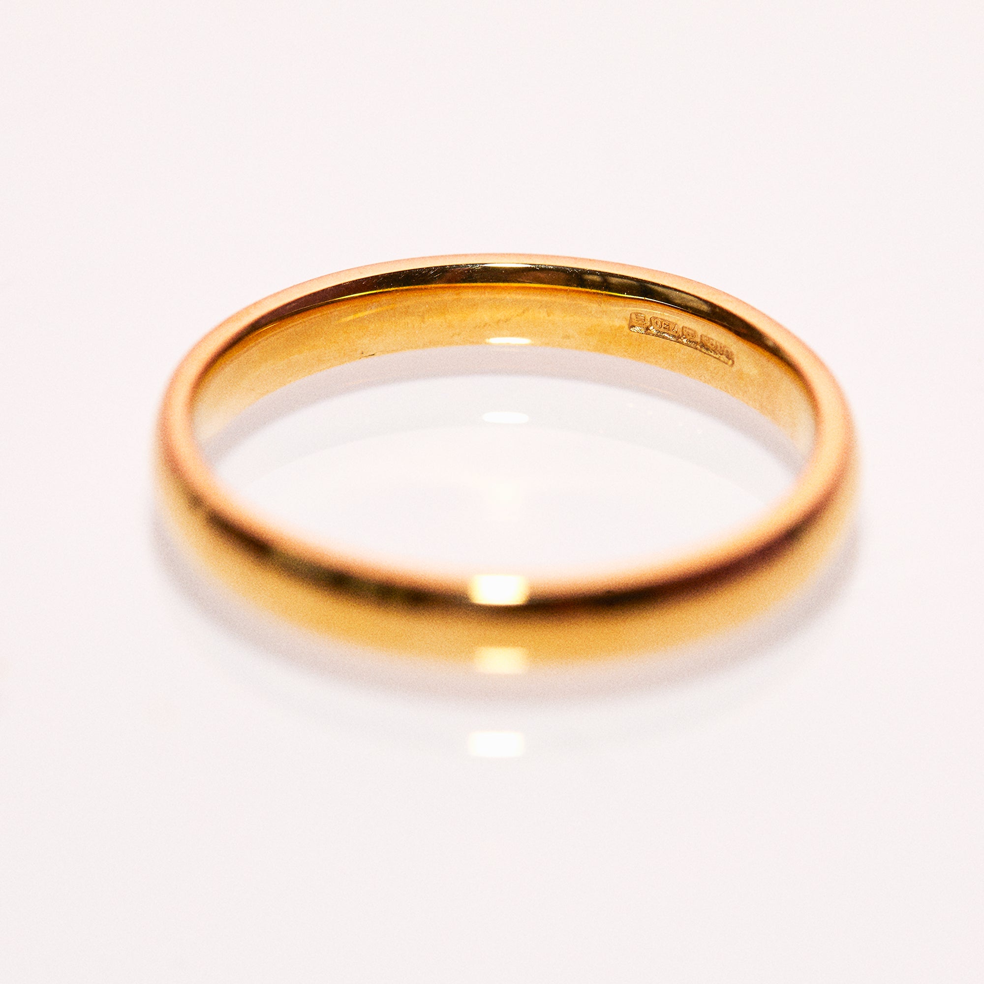 18ct gold men’s wedding band