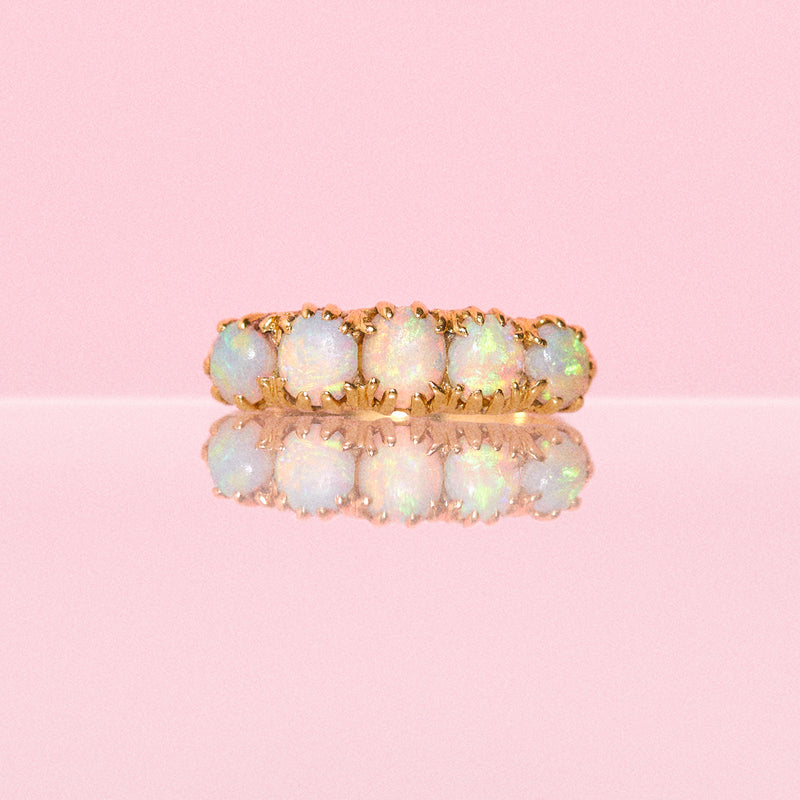 18ct gold ring set with opals