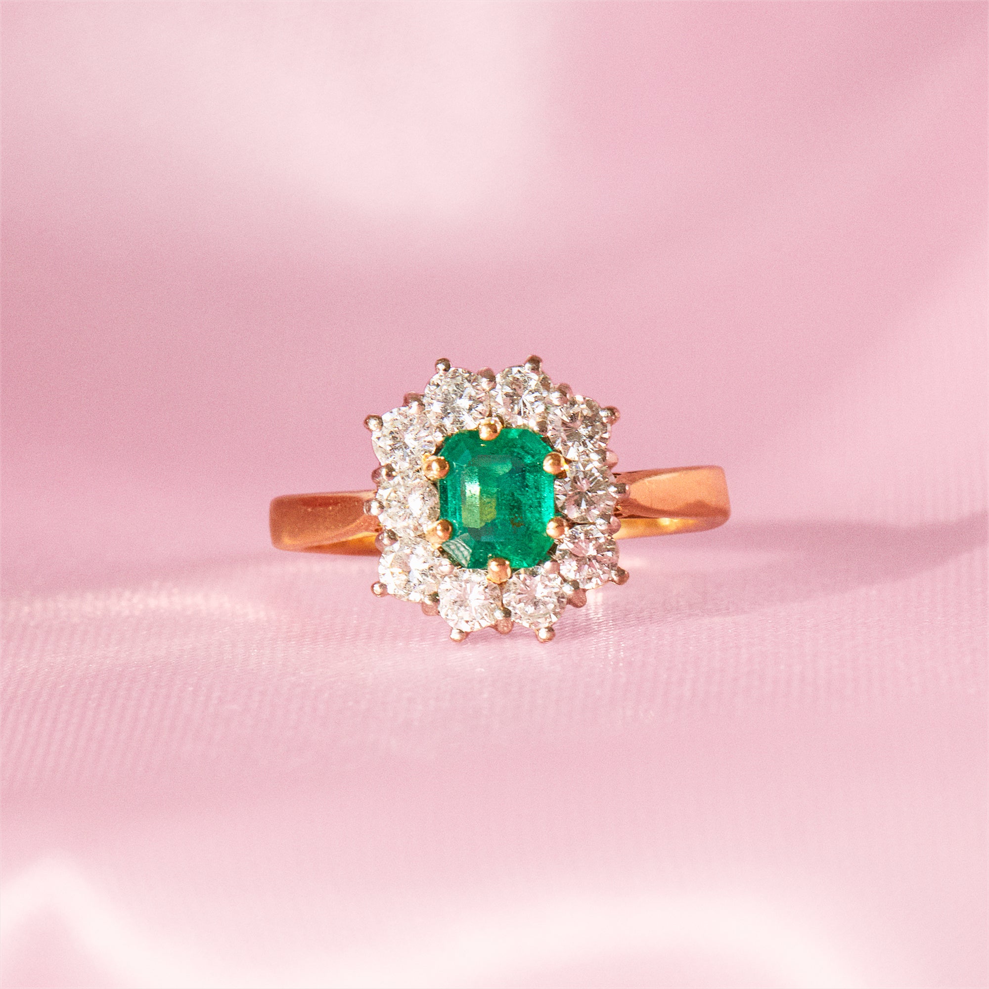 18ct gold ring set with an emerald and diamonds