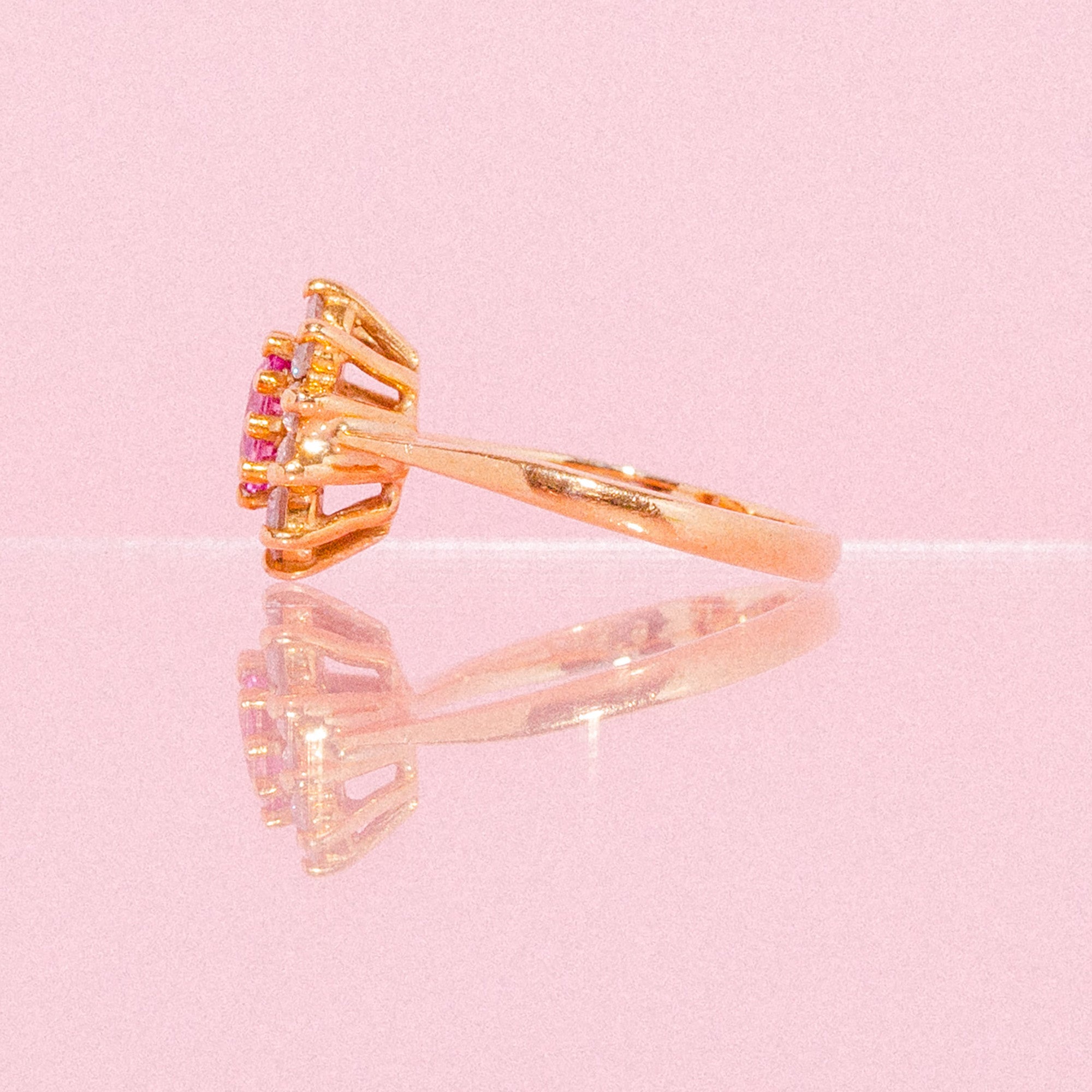 18ct gold ring set with a pink sapphire and diamonds