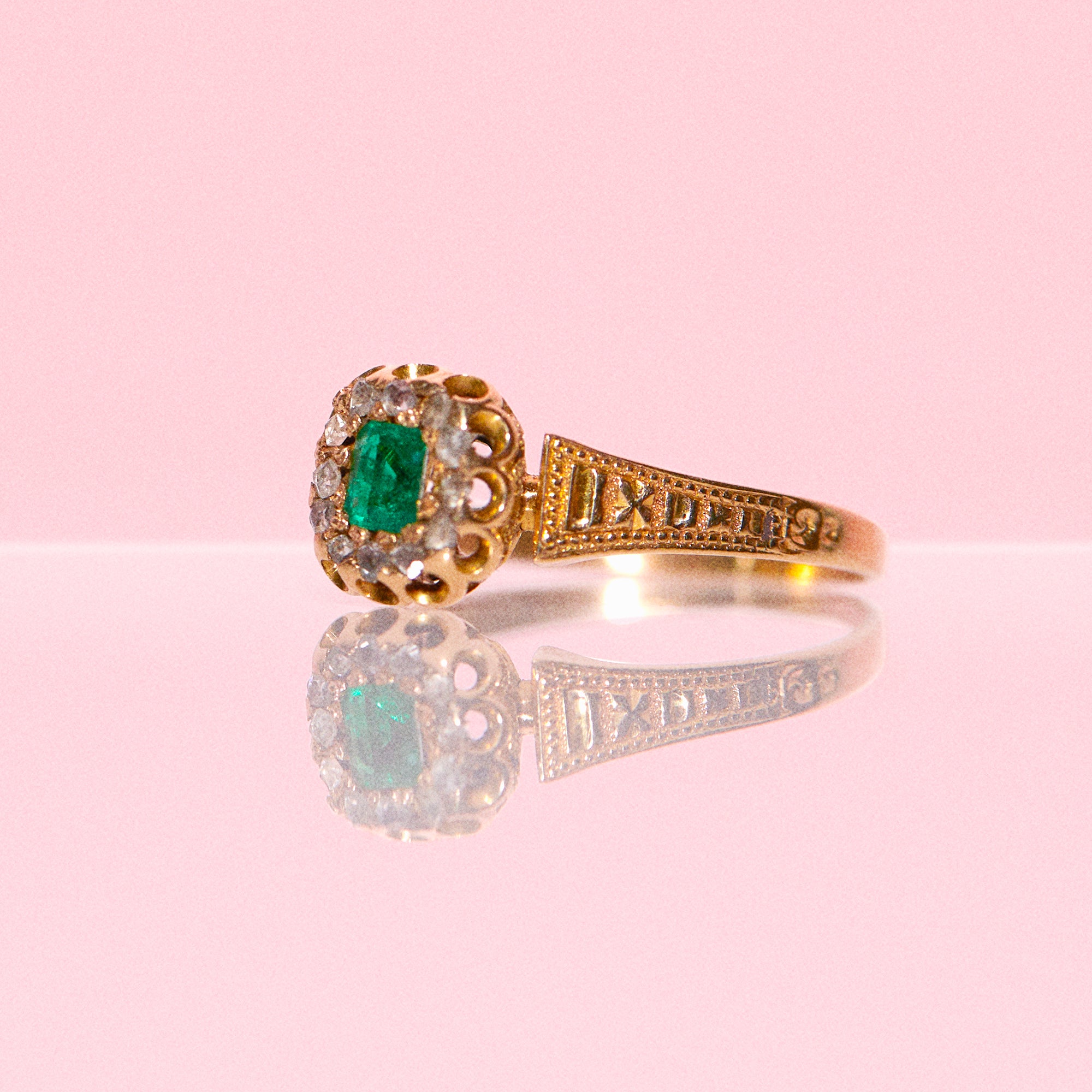 18ct gold ring set with an emerald and diamonds