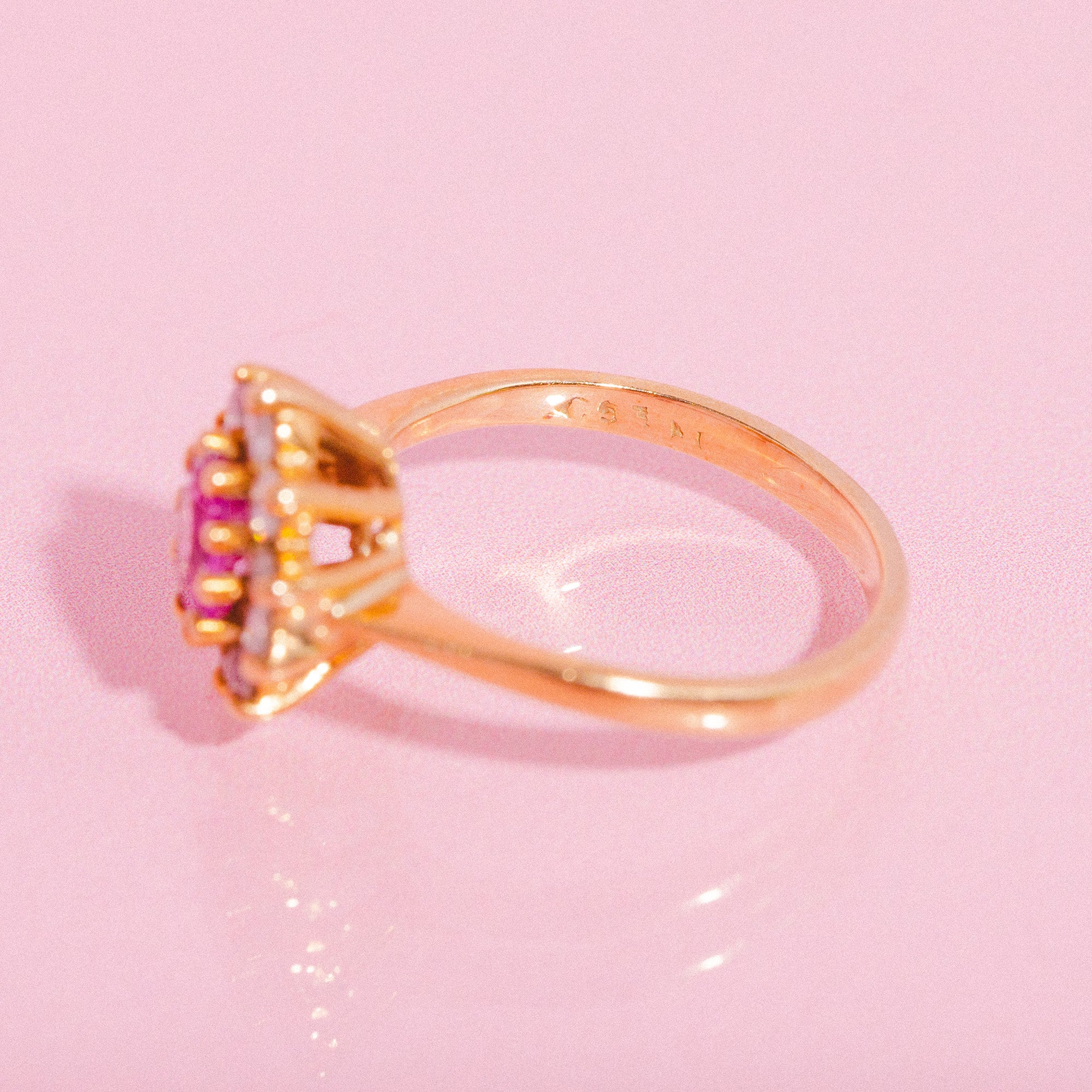 18ct gold ring set with a pink sapphire and diamonds